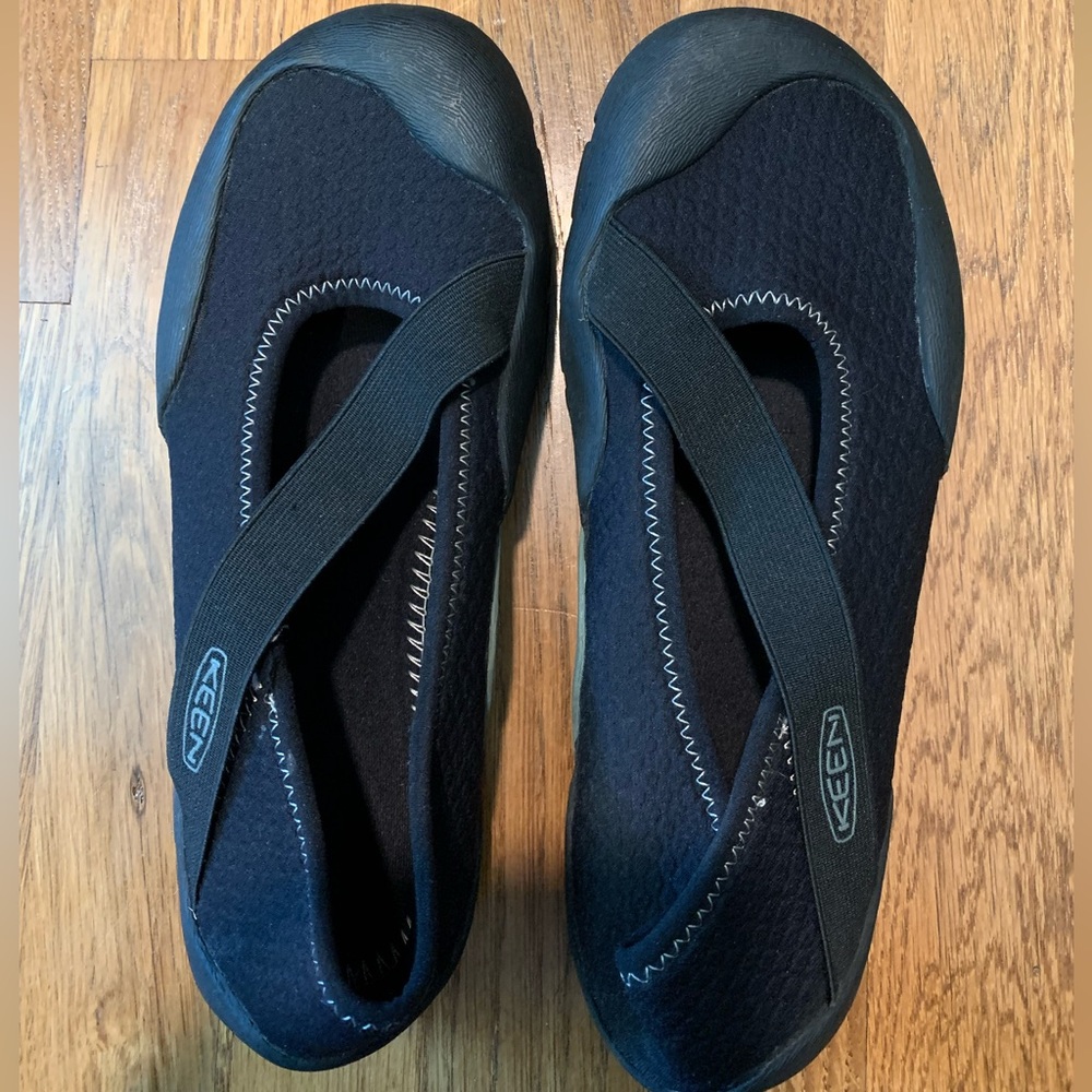 Keen water shoes, woman size 9